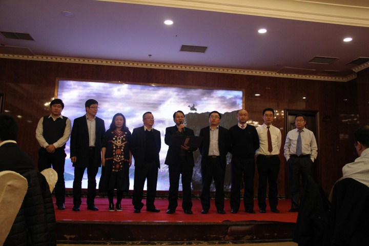 1496471756971114.jpg 8-余才志帶領(lǐng)天津區(qū)各干部帶來(lái)詩(shī)朗誦《太陽(yáng)每天都是新的》.jpg