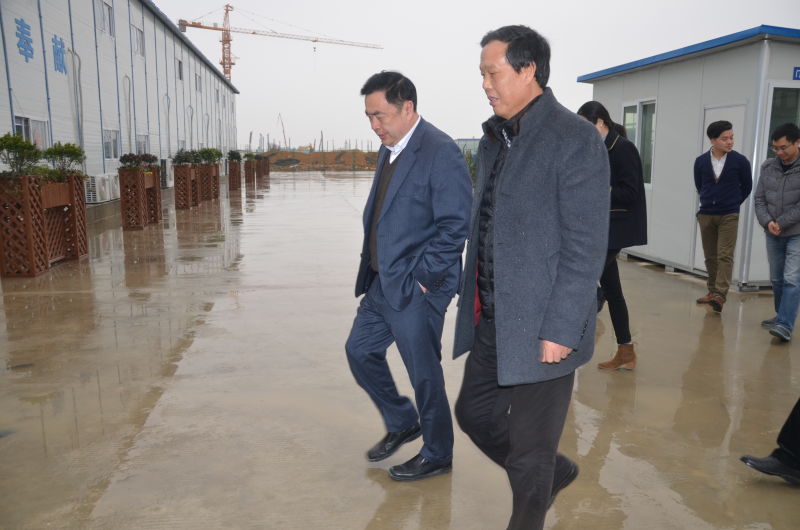 1496476397158179.jpg 1-趙振元同志、何平書(shū)記在項(xiàng)目現(xiàn)場(chǎng).jpg