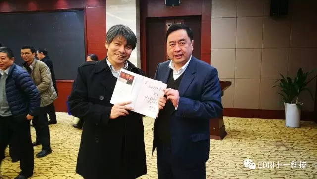 1496476572920926.jpg 8-趙振元同志向副指揮長(zhǎng)日比野吉高贈(zèng)書(shū).webp.jpg