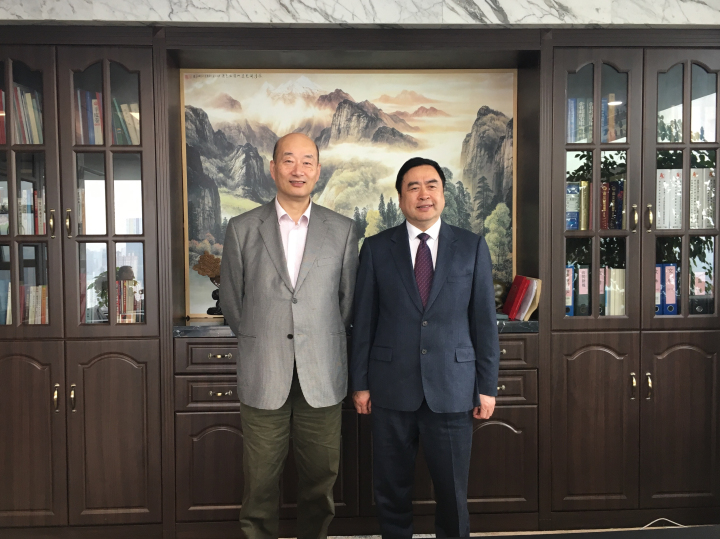 1496508385121944.jpg 5-趙振元董事長(zhǎng)與傅文彪董事長(zhǎng)在趙振元同志的辦公室親切合影.jpg